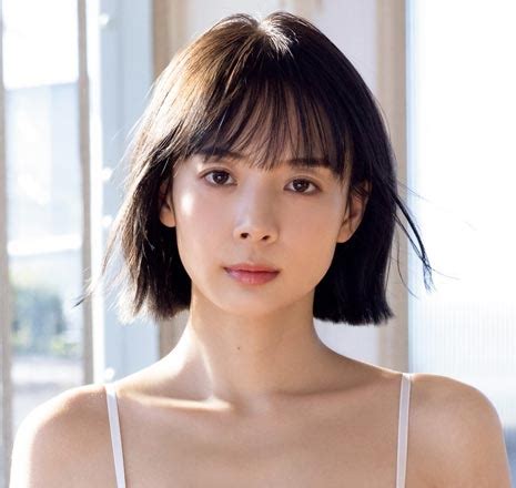 岡田紗佳、下着姿で美スタイル「パンツ見えてますやん!!」「こ。